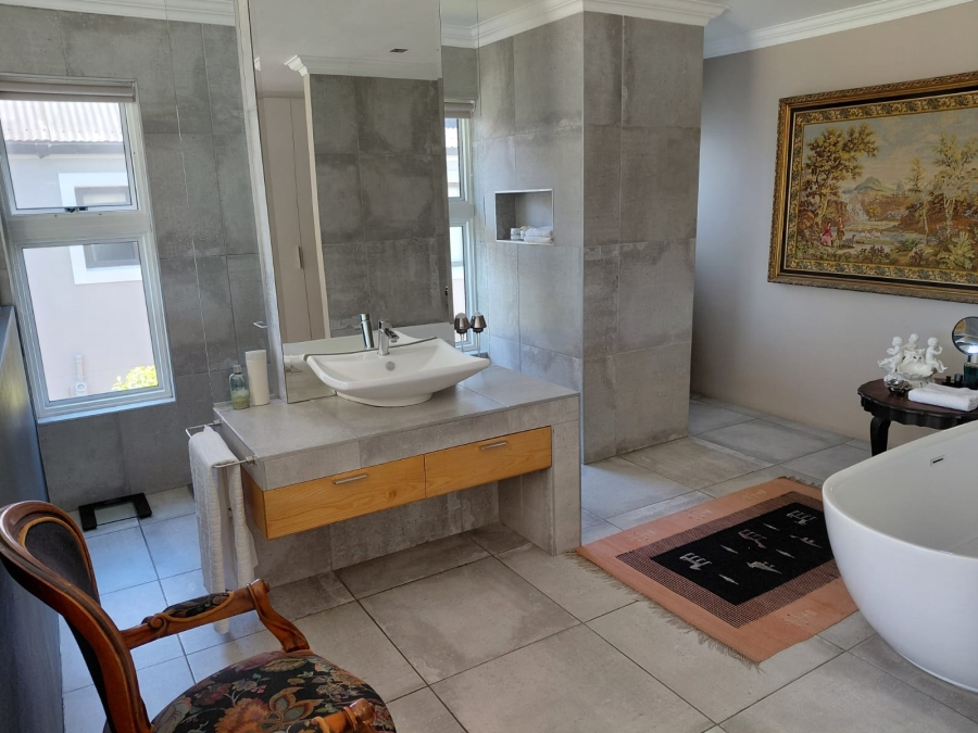 To Let 4 Bedroom Property for Rent in Greenways Golf Estate Western Cape